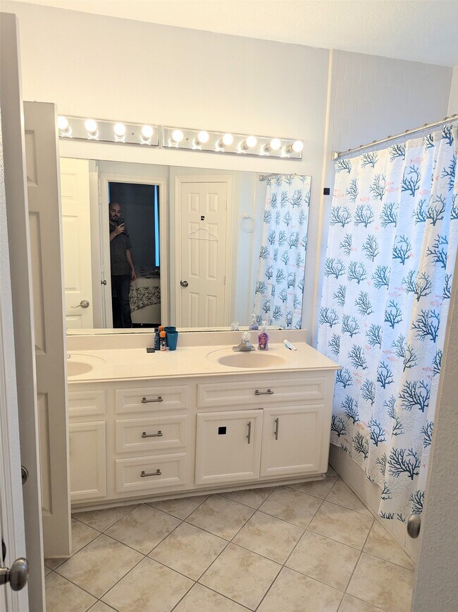 Photo - 2402 Raintree Village Dr