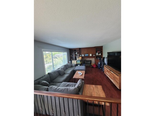 Photo - 4749-207A 207a St