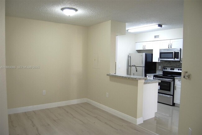 Photo - 2820 N Oakland Forest Dr Unidad 109