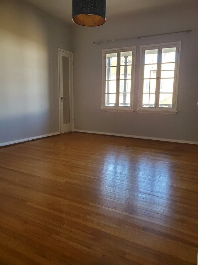 Photo - 1070 Masselin Ave Unit Masselin