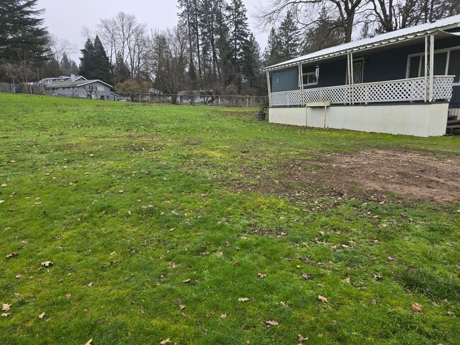 Building Photo - 3 bed 2 bath Mobile Home for rent  Rent in Grants Pass