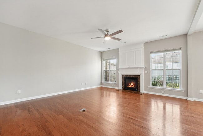 8223 Pilots View Dr