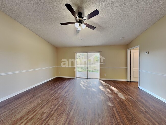 Photo - 632 Delmonico St NE