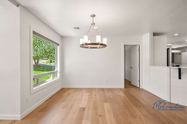 Photo - 1075 Bellview Ave