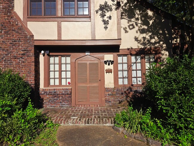 Photo - 750 N Auburndale St