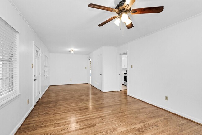 Building Photo - 1510 N San Jacinto St Rental