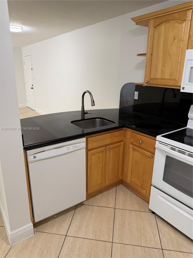 Photo - 210 SW 11th St Unit 204