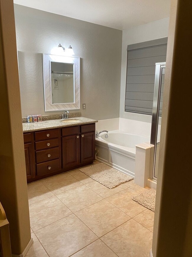 Photo - Upgraded and Spacious 5 Bed/3 Bath in Northwest Phoenix