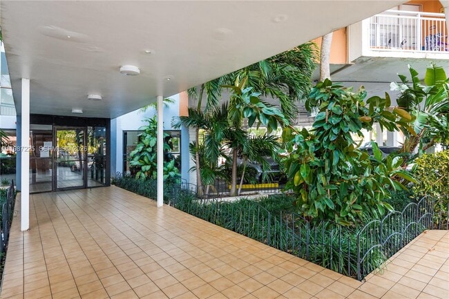 Photo - 2025 NE 164th St Unit 610