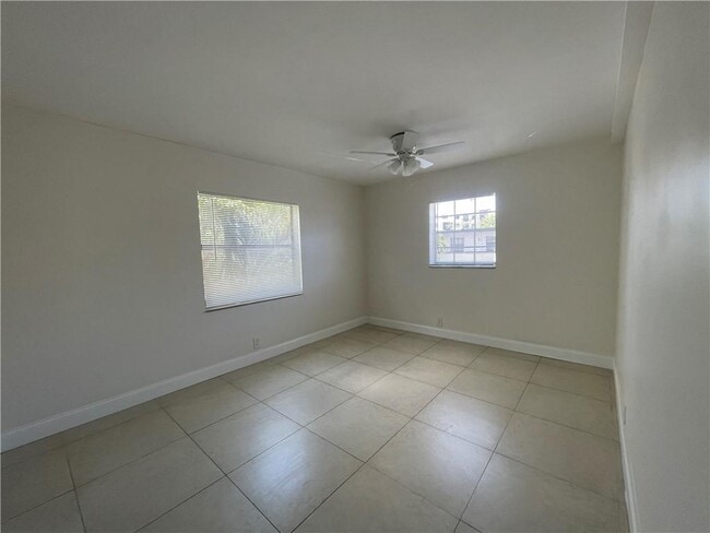 Building Photo - 601 NE 29th Dr Rental