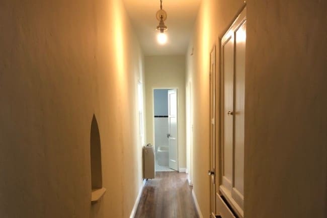 Pasillo - 4235 Degnan Blvd Unidad Degnan