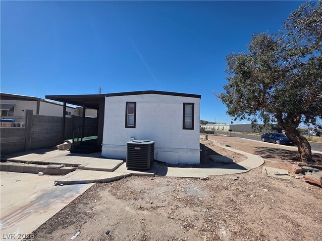 Building Photo - 1121 Pawnee Ln
