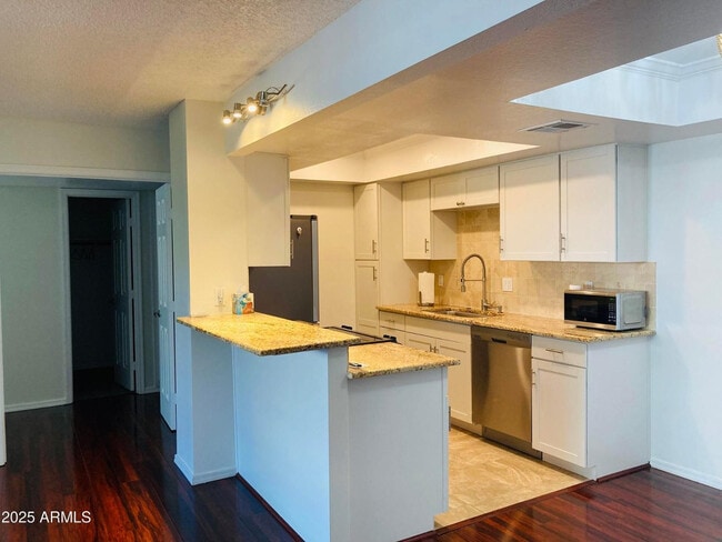 Photo - 7557 N Dreamy Draw Dr Unidad 276