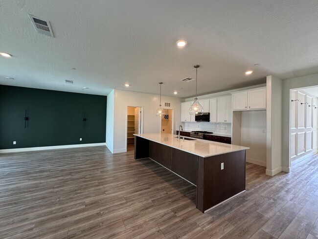 Photo - 601 Wishon Ave W