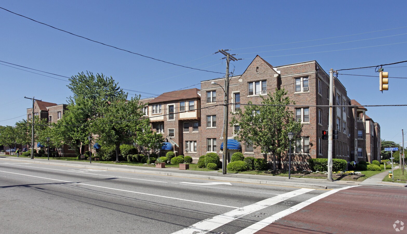 Park Manor Apartments - Park Manor Apartments