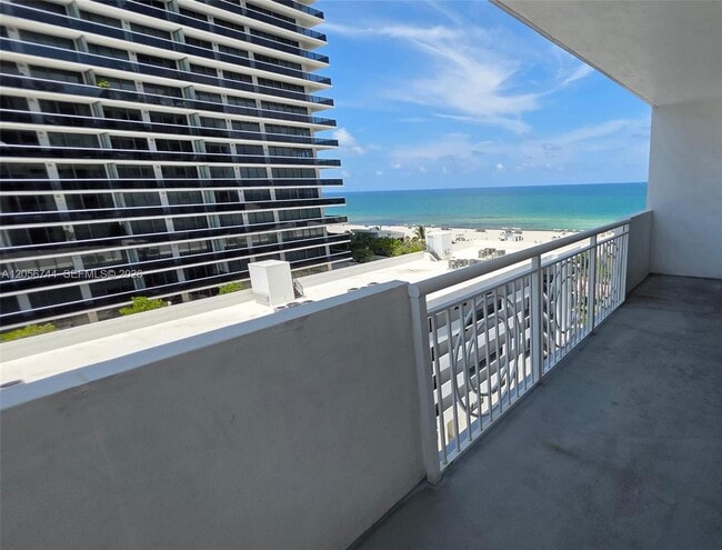 Building Photo - 5825 Collins Ave Unit 9C