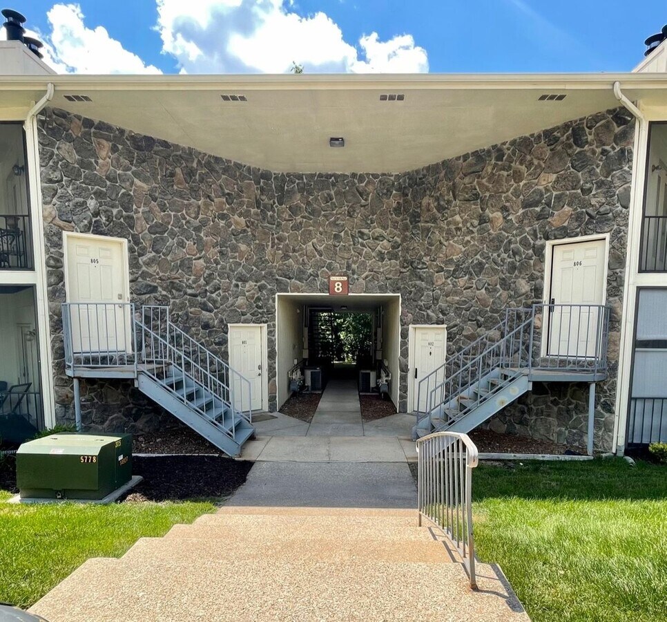 Photo - Secluded 2 Bed, 2 Bath Park De Ville Condo