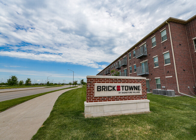 Brick Towne at Signature Village - Brick Towne at Signature Village Apartamentos