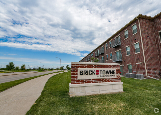 Building Photo - Brick Towne at Signature Village Rental