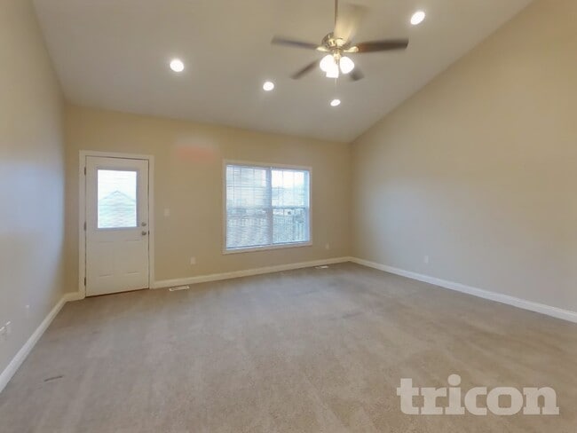 Photo - 4687 Bayview Dr