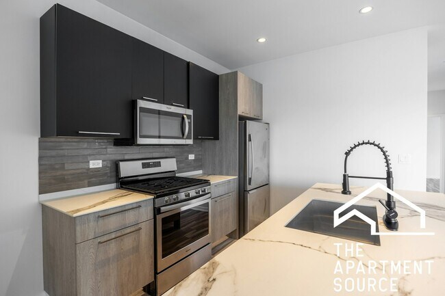 Photo - 2533 W Fullerton Ave Unit 5