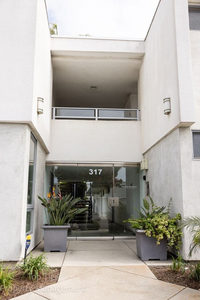 Photo - 2-bed, 2-bath 972sqft condo, walking distance to beach in Carlsbad Village, literally one block o... Unit 206