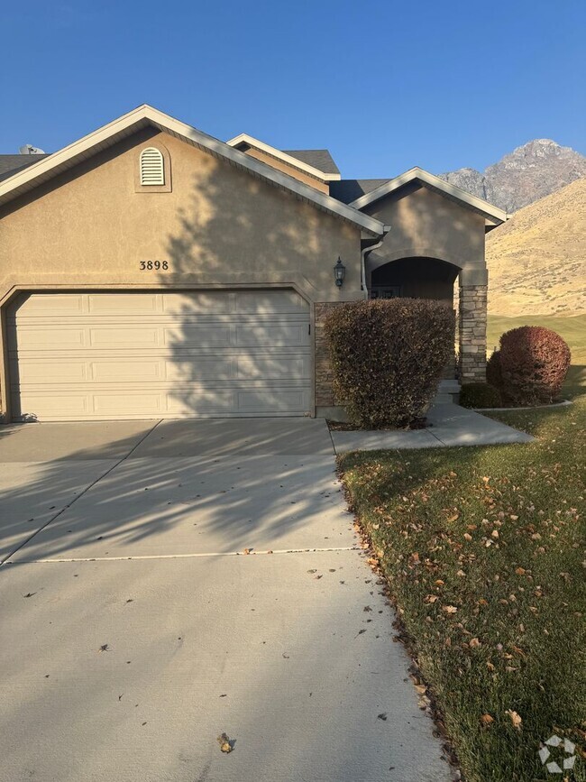 Building Photo - Beautiful Cedar Hills townhome for rent!