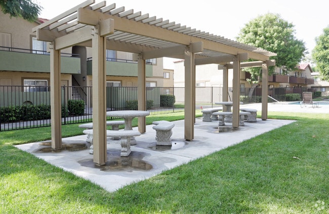 Picnic Area - Aventerra Apartment Homes
