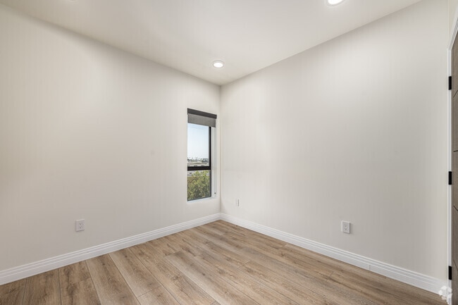 2BR, 2BA - 850SF - Primary Bedroom