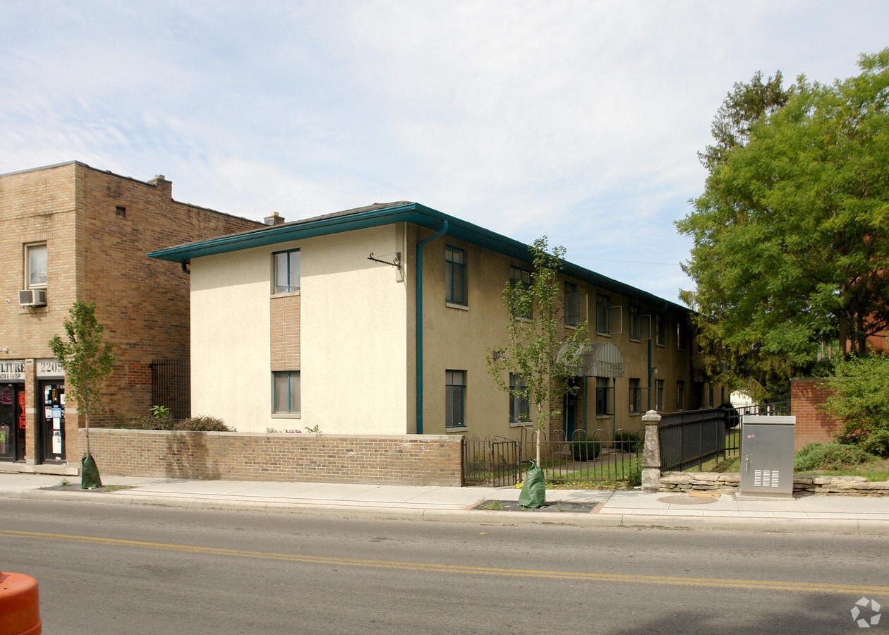 Photo - 2213-2215 N High St Apartments