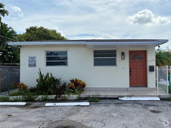 Building Photo - 1434 SW 22nd Ave Unit 1434 Rental