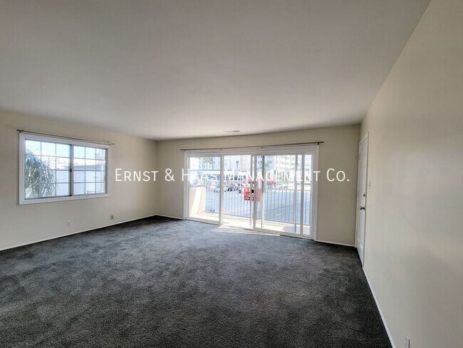 Photo - 21 Alamitos Ave Unidad #04