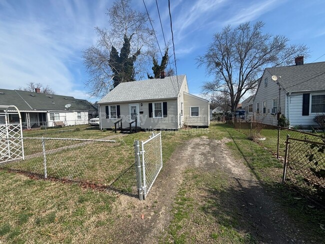 Photo - 1624 Rolfe Pl