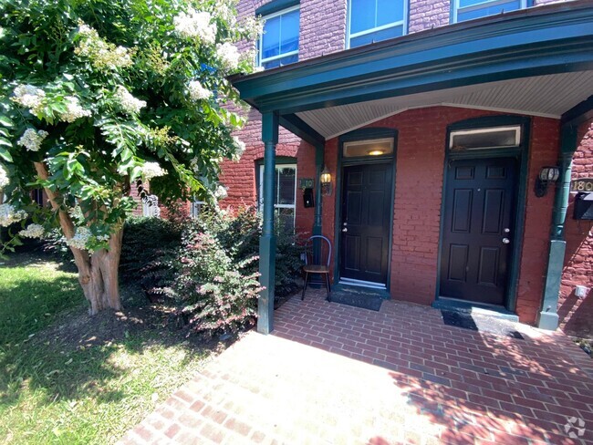 Building Photo - Beautiful Three Bedroom House in The Fan A...