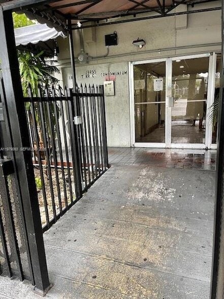 Building Photo - 13455 NE 10th Ave Unit 405