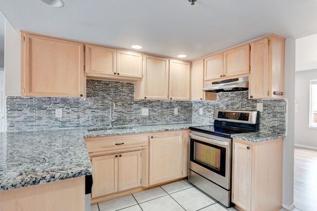 2 Bed + Den/Office 2 Bath Ground level Condo - 2 Bed + Den/Office 2 Bath Ground level Condo Unit C102
