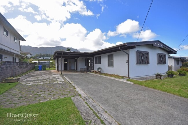 Building Photo - Kaneohe Charm -- 3 bed 1.5 bath SFH -- $3500/mo