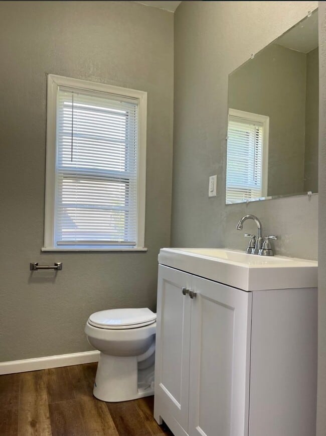 Photo - Amazing 5 Bedroom 2Bathroom Duplex in St Paul!!!