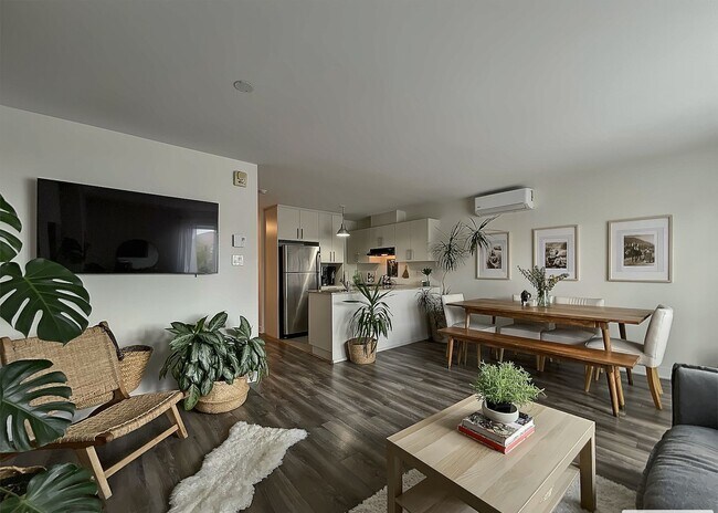 Photo - 9655 Rue Saint-Hubert Unit 9655 Saint-Hubert