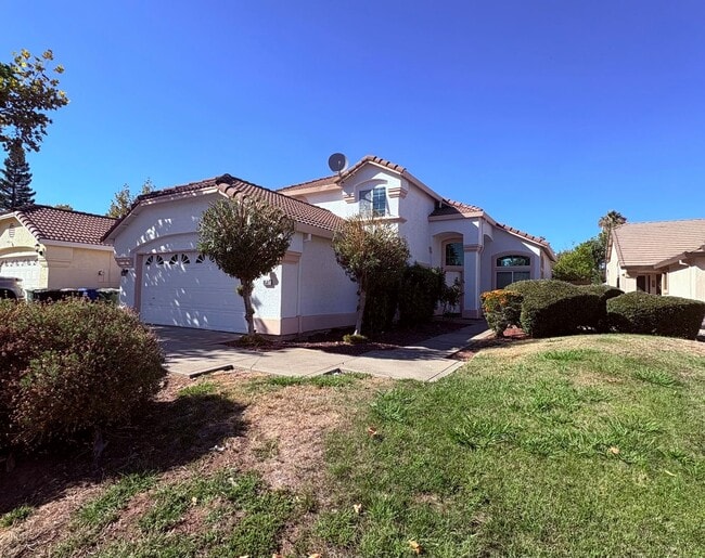 Building Photo - Spacious and Sparkling 4 bed/3 bath in Elk... Rental