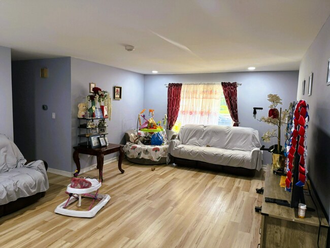 Photo - 8610 Contee Rd