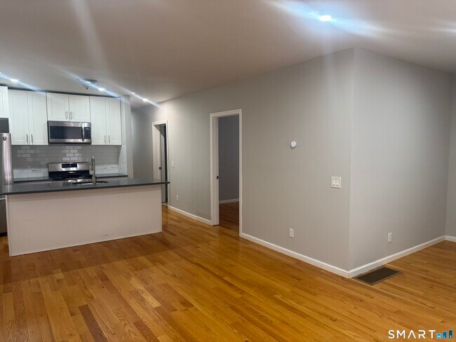 Photo - 168-170-170 Kelsey St