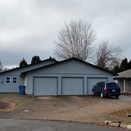Building Photo - 1587 Distinctive Ct S Unit 1585