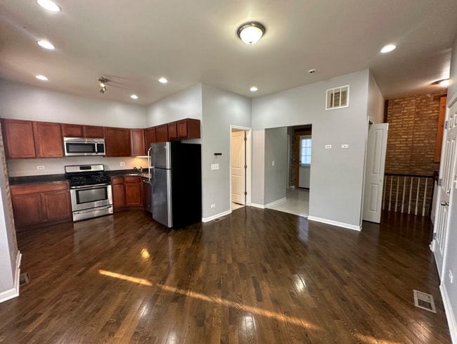 Building Photo - 2746 W Le Moyne St Unit 2E