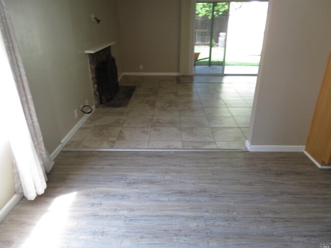 Photo - 1255 Whitehall Way