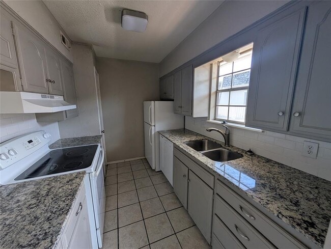 Photo - 11327 N May Ave Unit C