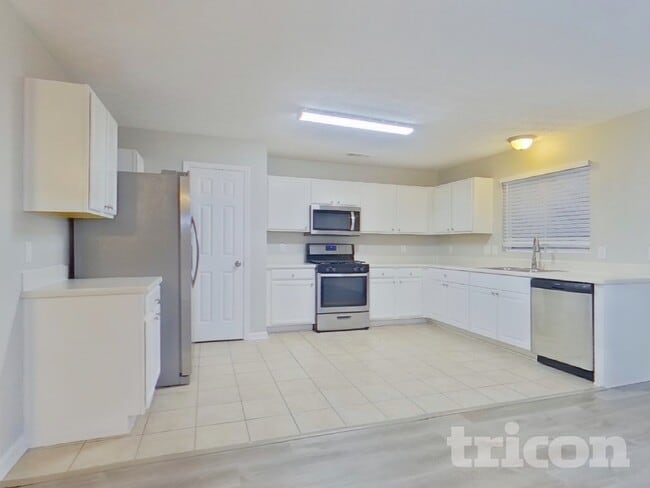 Photo - 186 Silver Fox Trail