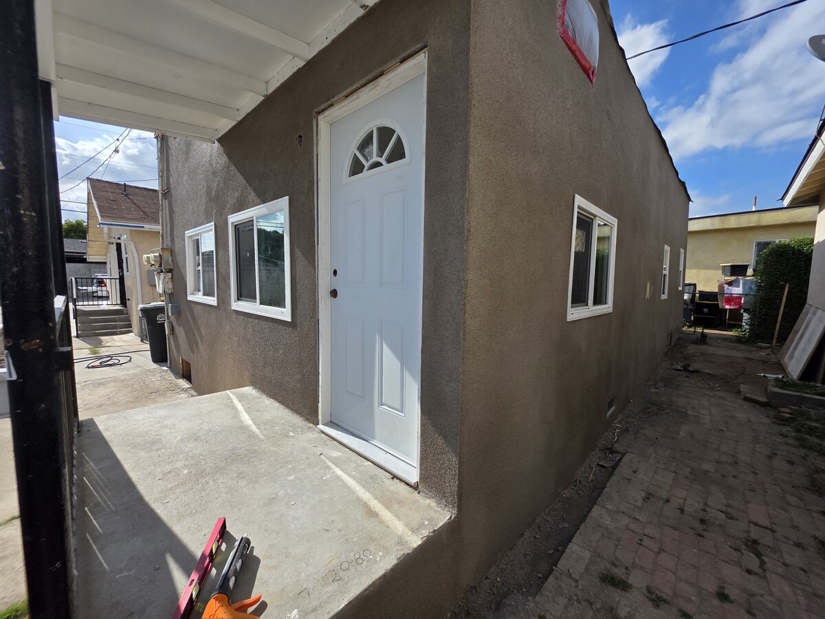 Photo - 627 1/2 S Kern Ave