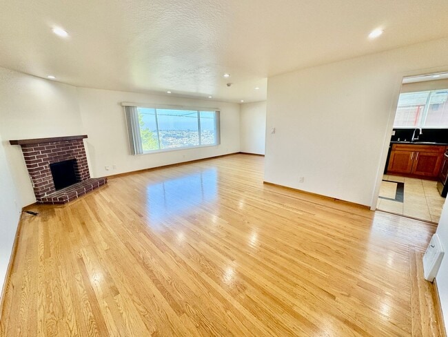 Photo - Updated Upstairs 3Bed/2Ba Home in Daly City with Views!