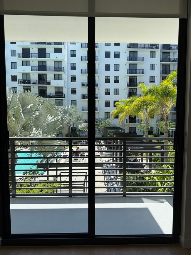 Building Photo - 11300 Biscayne Blvd Unit 822